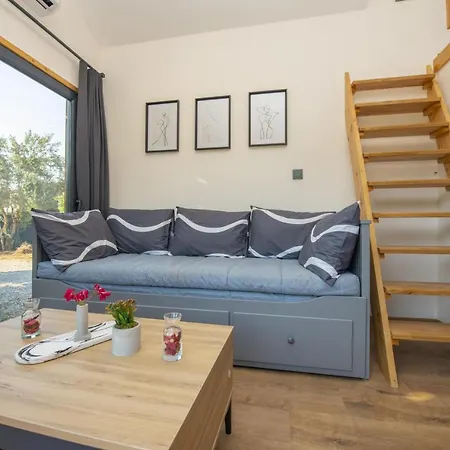 Nomade Caravan キャンプ場 フェティエ