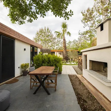 キャンプ場 Nomade Caravan フェティエ