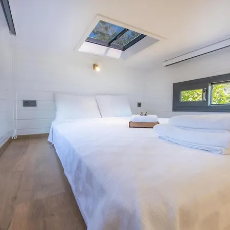 キャンプ場 Nomade Caravan