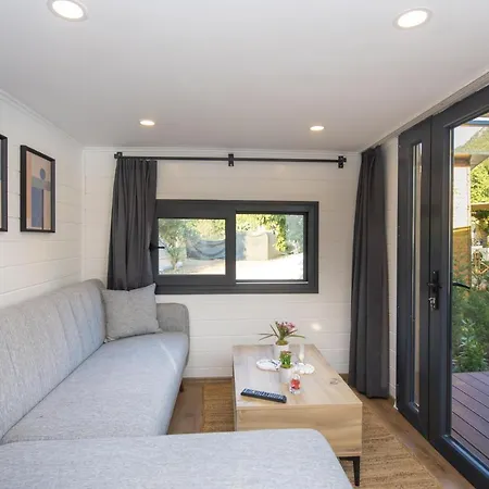 キャンプ場 Nomade Caravan フェティエ