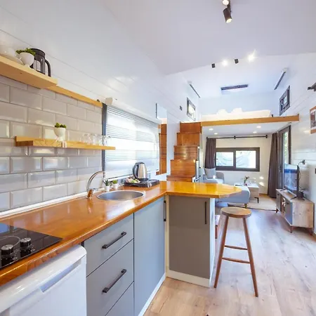 Nomade Caravan * フェティエ