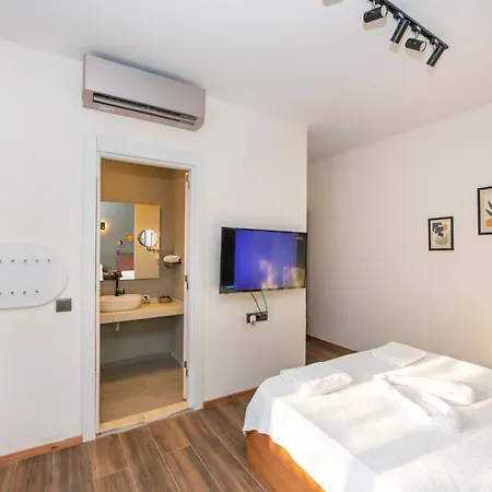 キャンプ場 Nomade Caravan