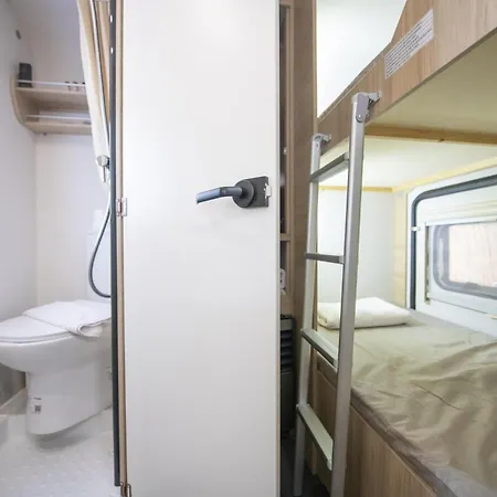 Nomade Caravan キャンプ場 *