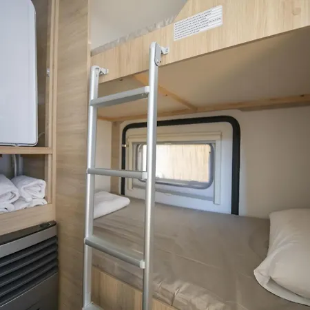 キャンプ場 Nomade Caravan フェティエ