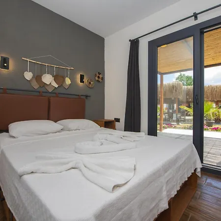 Nomade Caravan キャンプ場 フェティエ