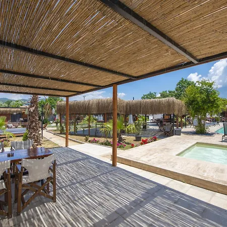 Nomade Caravan * フェティエ