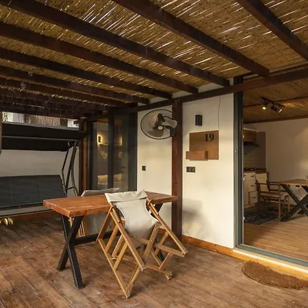 Nomade Caravan Camping Campeggio