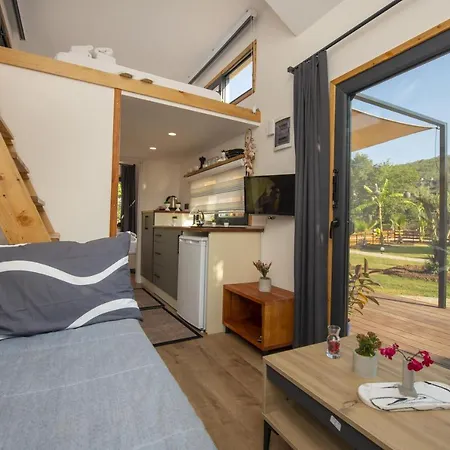 Nomade Caravan Camping