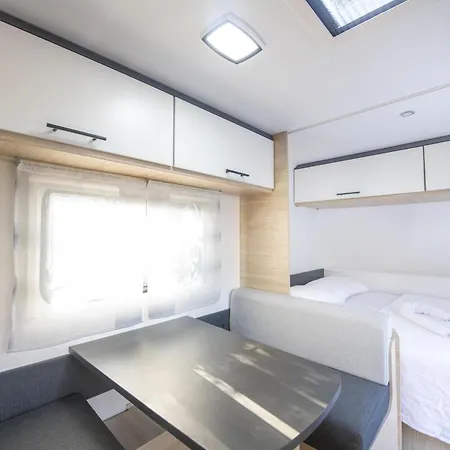 Campsite Nomade Caravan Camping *