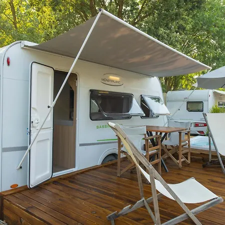Nomade Caravan Camping Campsite *