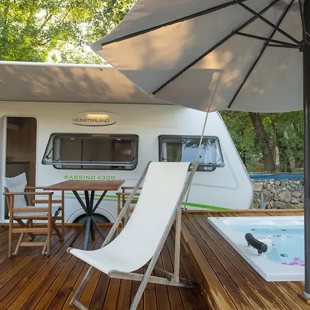 Nomade Caravan Camping *